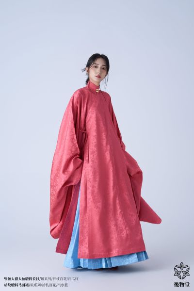 File:【缎料新品】后物堂 2025年 破系列 折枝百花 暗纹缎料马面 上衣-淘宝网 详情 009.jpg