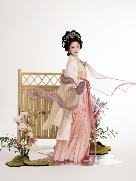 File:踏云馆汉服宋制春款真丝长褙子短褙心宋锦吊带百迭裙套装 春织-淘宝网 主图 002.jpg