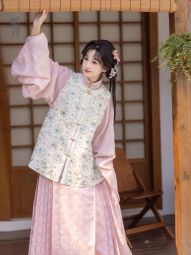 明镜华服【月华景】 明制汉服女马面裙套装2024新款秋冬改良汉服-淘宝网 主图 002.jpg