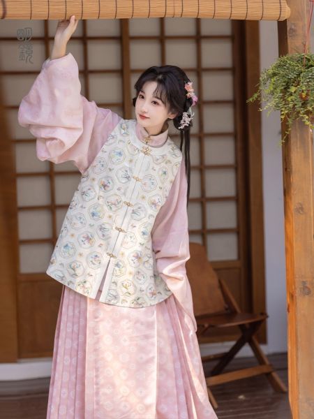 File:明镜华服【月华景】 明制汉服女马面裙套装2024新款秋冬改良汉服-淘宝网 主图 002.jpg