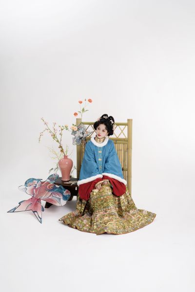 File:桑谣记【昭君袄】 明制复原古画毛绒圆领半袖披袄有口袋圈毛汉服-淘宝网 主图 003.jpg