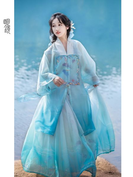 File:明镜华服【一起去抓水母】原创汉服女补服马面日常通勤开衫套装-淘宝网 主图 004.jpg