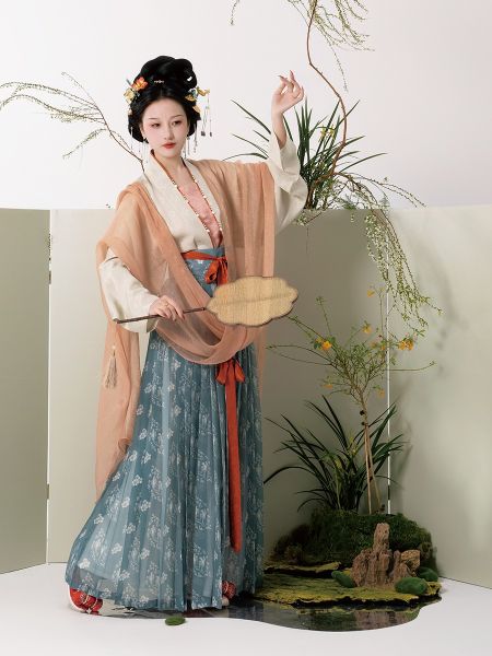 File:踏云馆2024春季真丝湖绫白贝淡青飞机袖吊带百迭裙套装 (清瑶)-淘宝网 主图 004.jpg