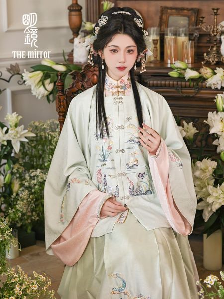 File:明镜华服【汀花抱兔】原创明制汉服中秋季成人古装方领上衣女-淘宝网 主图 004.jpg