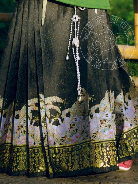 File:琴挑明制【蕉窗狸奴】春节冬款加绒对穿交猫咪织金马面裙-淘宝网 主图 006.jpg