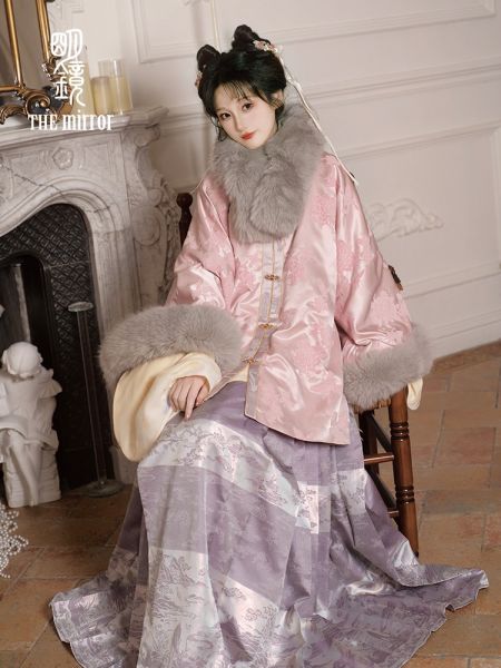 File:明镜华服绒绒原创明制圆领冬装紫色汉服新款昭君袄子加绒外套日常-淘宝网 主图 004.jpg