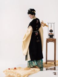 半生罗裳 柿柿如意原创汉服明制女圆领包肩比甲绣花外搭晚明春夏-淘宝网 主图 003.jpg
