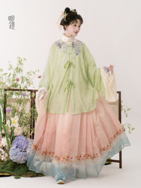 File:明镜华服【春日漫】明制汉服女新款圆领半袖上衣女成人马面裙套装-淘宝网 主图 001.jpg