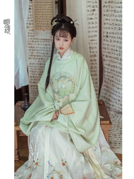 File:明镜华服【月镜灵兔】原创改良汉服秋冬新款明制圆领短袄-淘宝网 主图 006.jpg