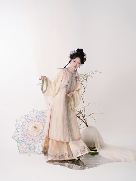File:【现货】吉元裳织《芝兰玉树》 明制汉服仿妆花纱马面裙春夏-淘宝网 主图 003.jpg