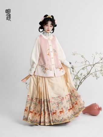 明镜华服 鸿运小灵狐 冬季款汉服女马面裙上衣套装2024新款小个子-淘宝网 主图 001.jpg