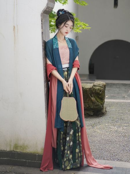 File:汀兰颂原创汉服【宋向晚】宋制折领背心吊带三裥裙披帛日常民族风-淘宝网 主图 001.jpg