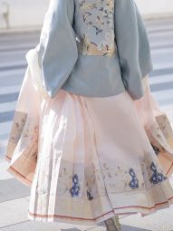 【特价不退不换】桂花兔 万袖明宋原创马面裙米白明制汉服4.5米摆-淘宝网 主图 001.jpg