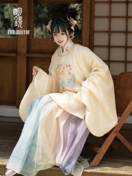 File:明镜华服中秋限定【月野花兔】原创明制汉服2024圆领袍马面裙套装-淘宝网 主图 005.jpg